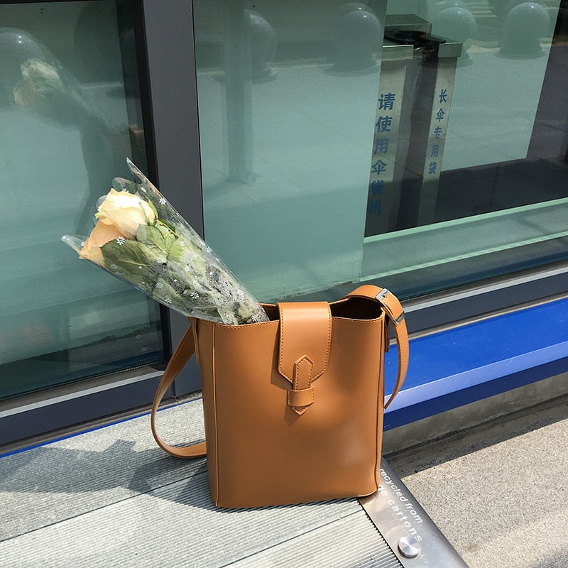 Chic Luxury Bucke Women Shoulder Bag Casual Tote Designer Handbags Brand Female Simple Messenger Bags Large 2 Se Composite Bag